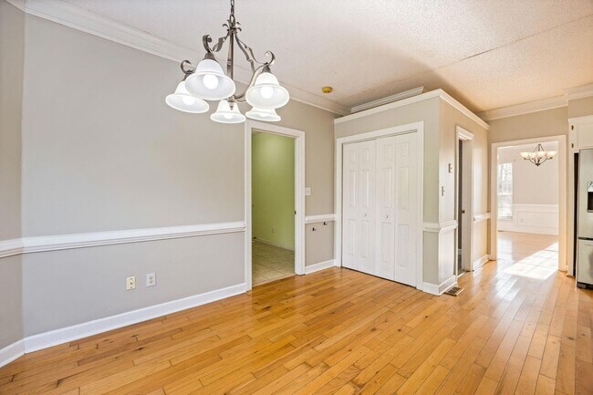 Building Photo - 1114 Rivershyre Dr