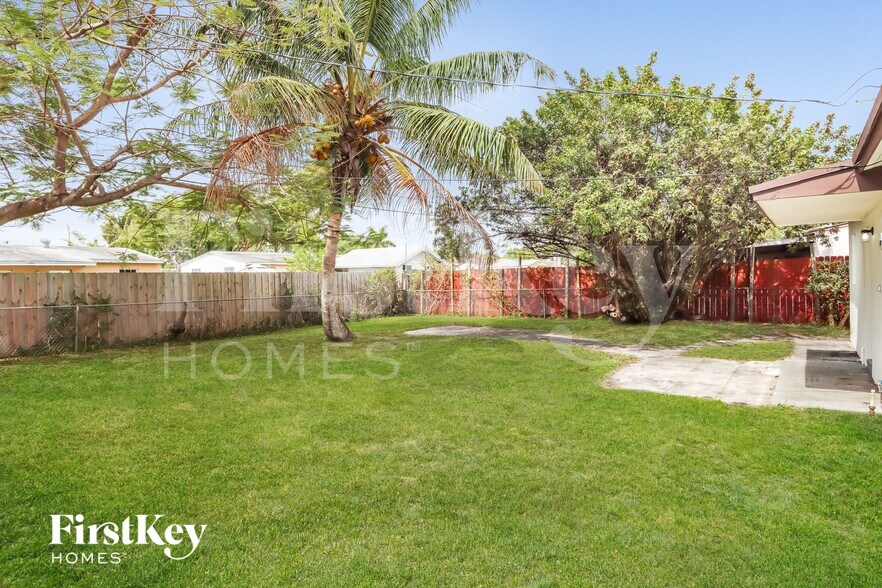 Building Photo - 1000 N 71st Ave