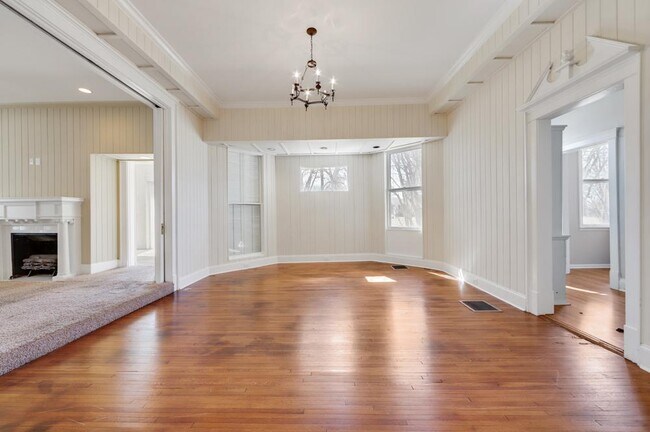 Building Photo - 134 S Hatton