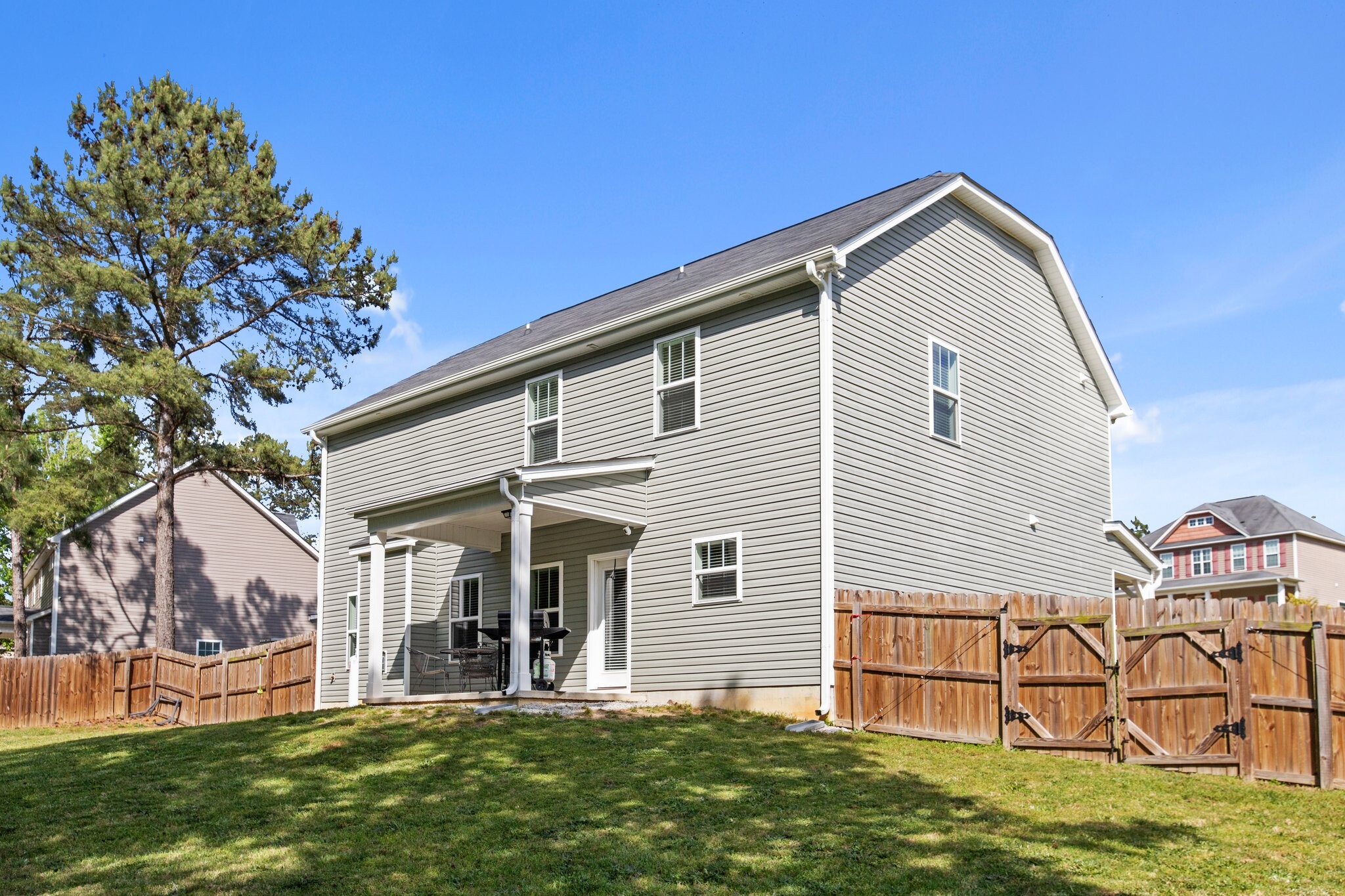 Building Photo - 789 Equestrian Way