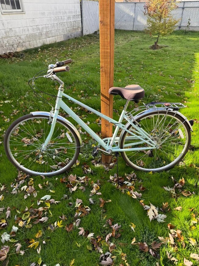 Building Photo - 406 Newtown St