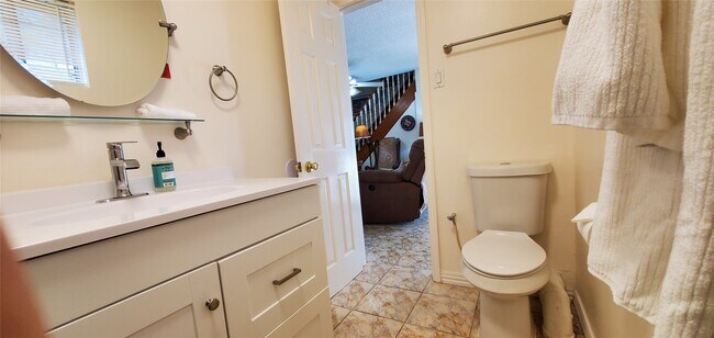 Building Photo - 17018 Water Oak Dr