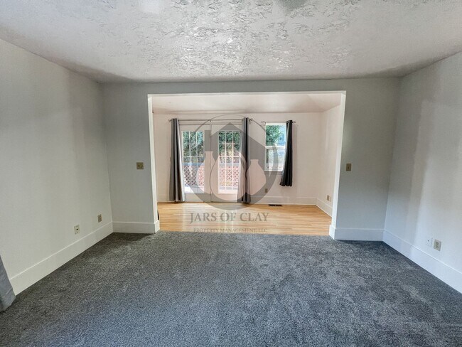 Building Photo - Adorable Historical Home