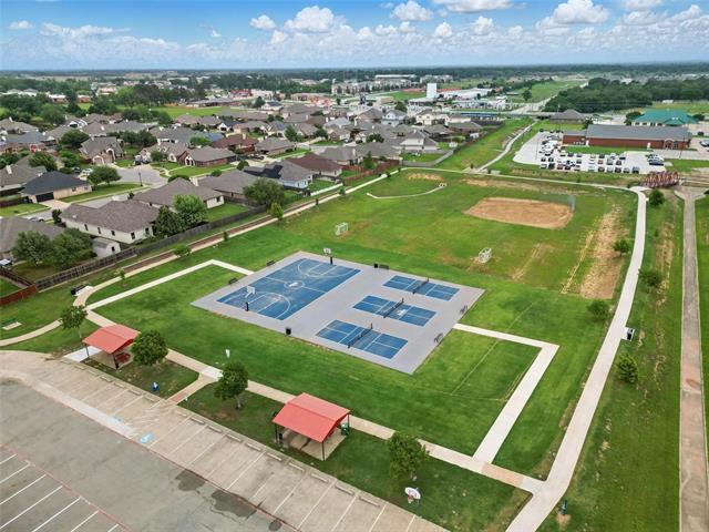 Building Photo - 1018 Karen St