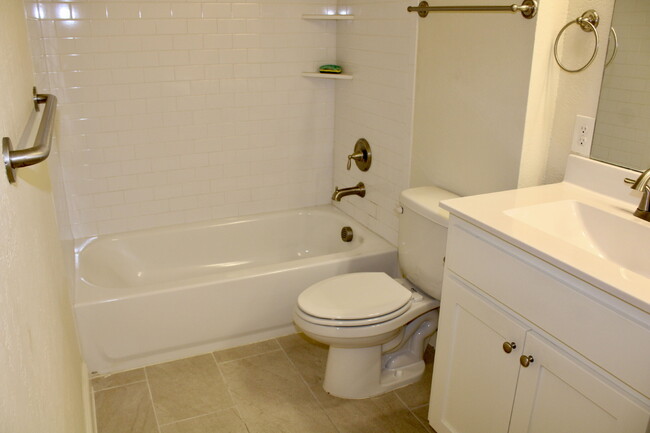 Building Photo - 3009 Osceola Dr