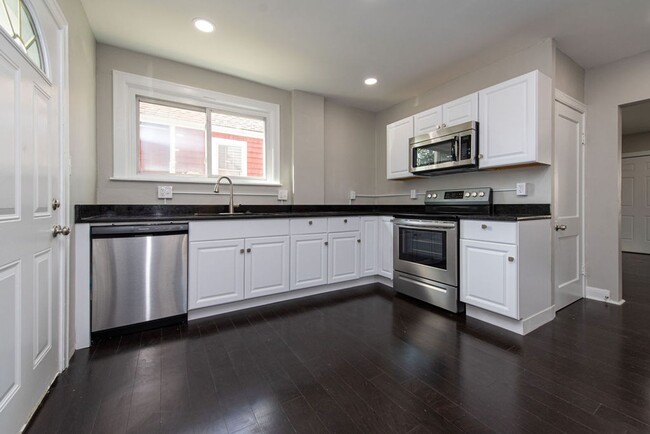 Building Photo - NORTH COLLEGE HILL -  Stunning remodel 3be...