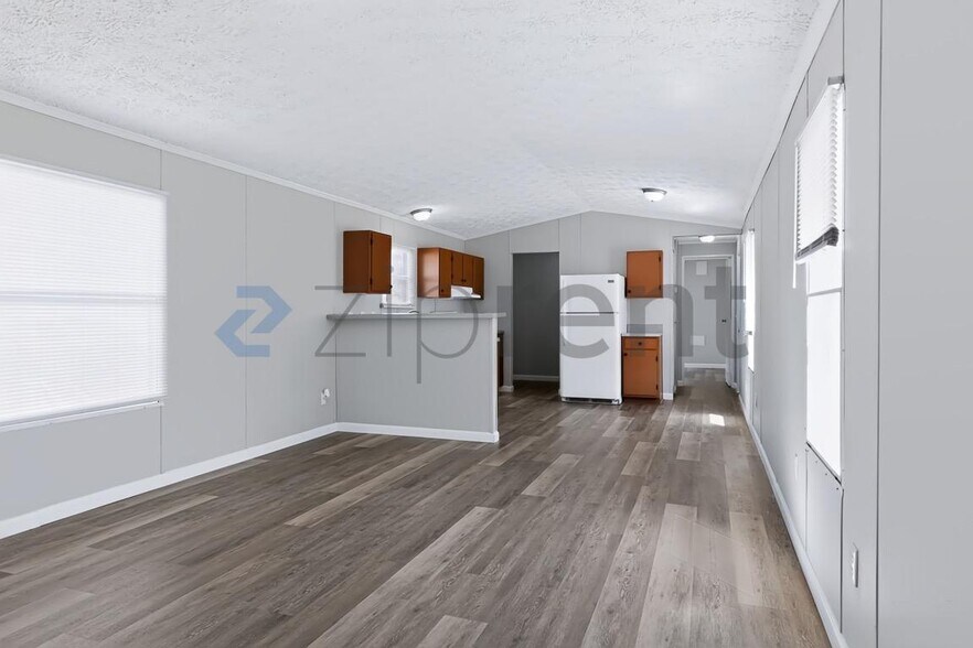 Building Photo - Unit 303
