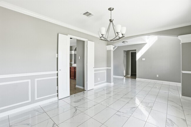 Building Photo - 6802 Claire Brook Dr