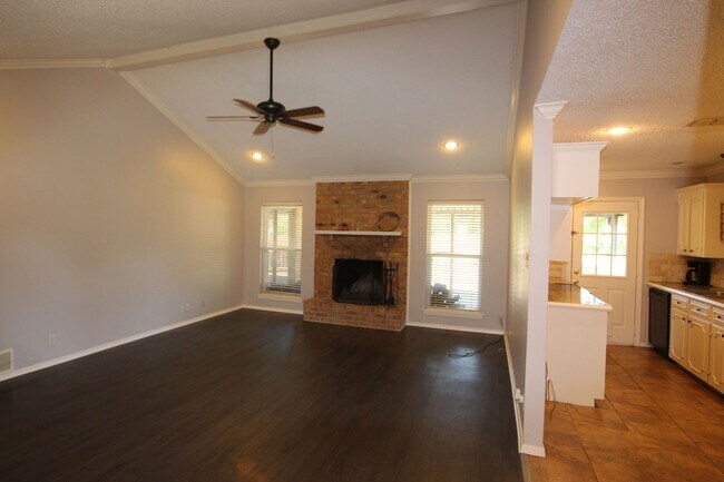 Building Photo - 3 Bedroom 2 Bath Home In Tyler ISD!