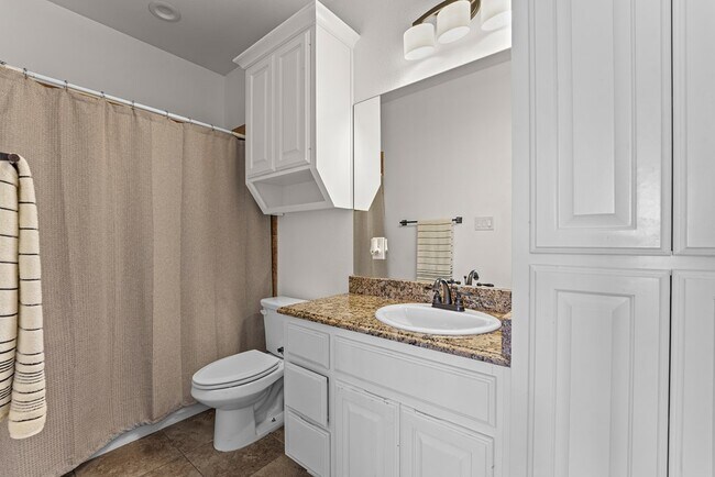 Building Photo - 1400 N Redondo Ave