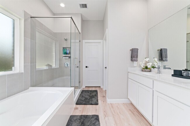 Building Photo - 10332 Rainbow Cove Ln