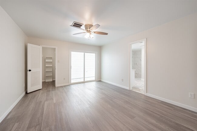 Building Photo - 6215 Portal Dr