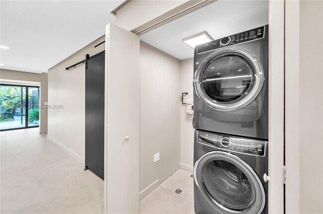 Building Photo - 2211 NE 122nd St