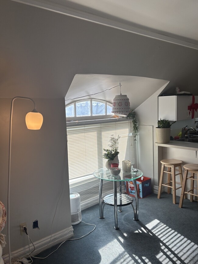 Building Photo - 169 E Center St