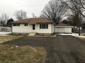 Building Photo - COMING SOON!! FOR LEASE Beautiful 3-Bedroom House in Grand Blanc
