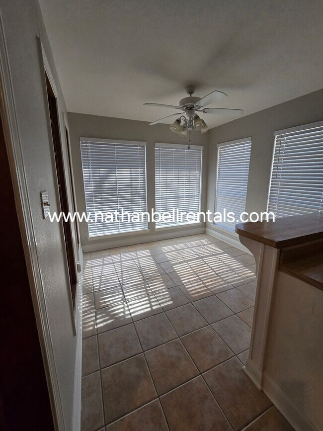 Building Photo - 3 bedroom 2 bath