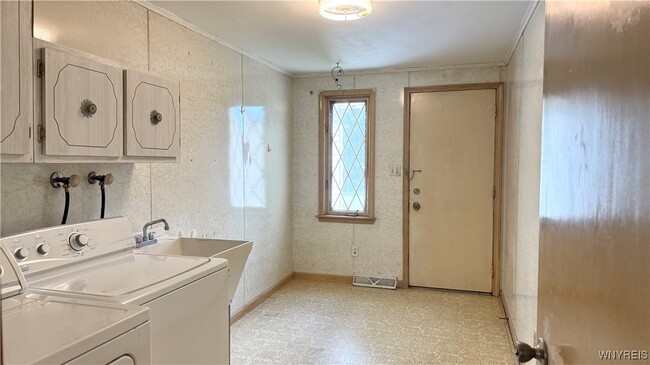 Building Photo - 2547 William St