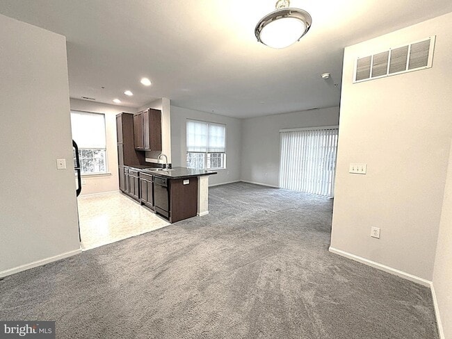 Building Photo - 417 Highland Ests