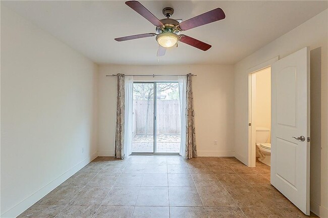 Building Photo - 13420 Lyndhurst St