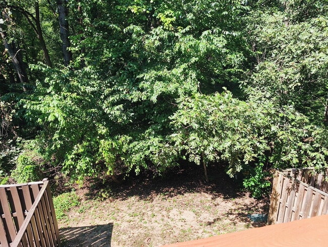 Building Photo - Spacious Alexandria Townhome in Convenient...