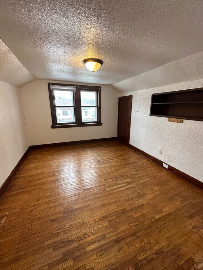 Building Photo - 725 24th St N