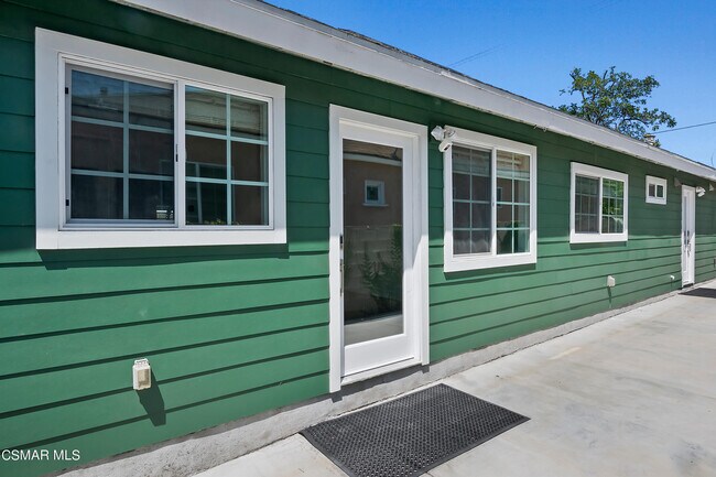 Building Photo - 3142 Casitas Ave