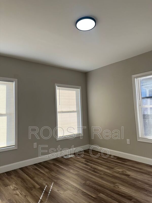 Building Photo - 31 Dana Ave