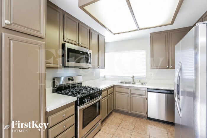 Building Photo - 6562 Appletree Cir