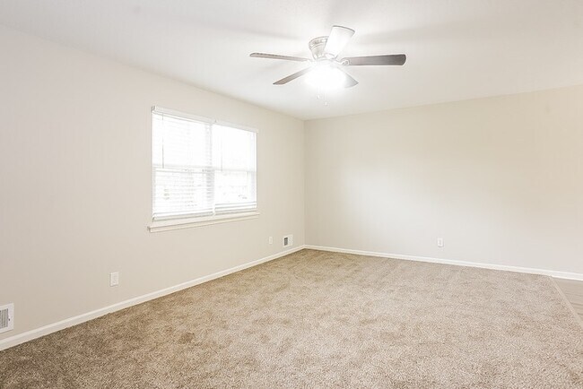 Building Photo - Beautifully Split-Level Home in Columbia County