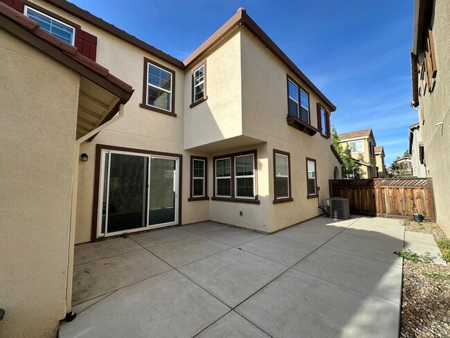 Building Photo - Beautiful 4 Bedroom, 3 Bath Mountain House Home