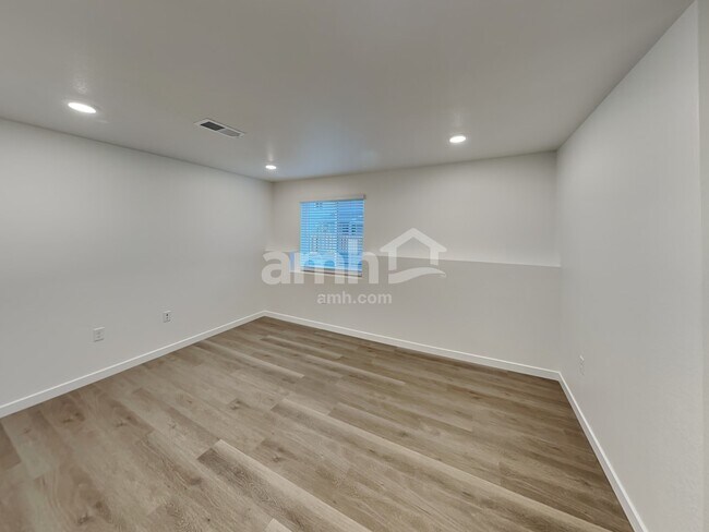 Building Photo - 6620 S Newbern St