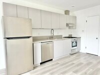 Building Photo - 318 S Mariposa Ave