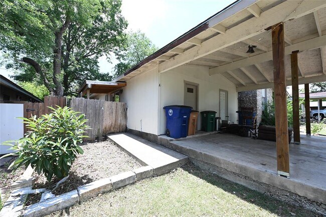 Building Photo - 1503 Valleyridge Dr