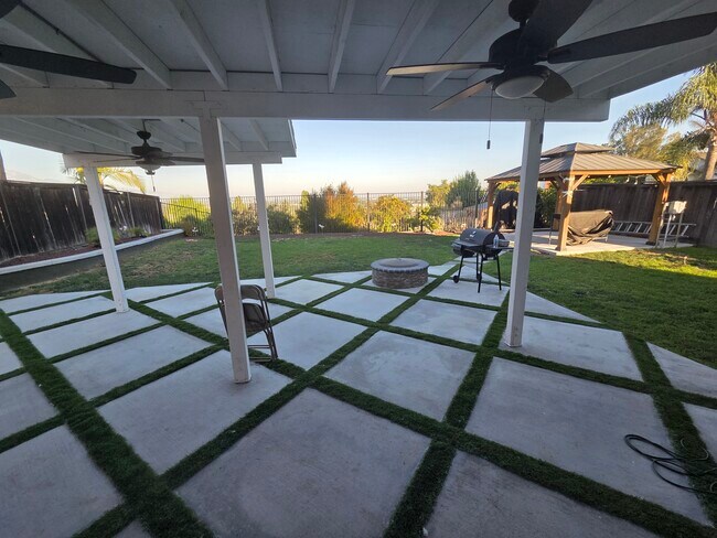 Building Photo - 22 Ridge Crest Cir