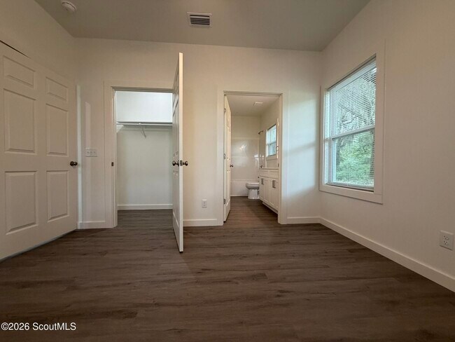 Building Photo - 656 Ridge Rd