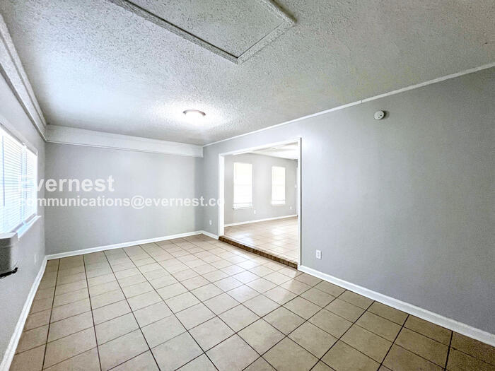 Building Photo - 6175 Forestgate Rd