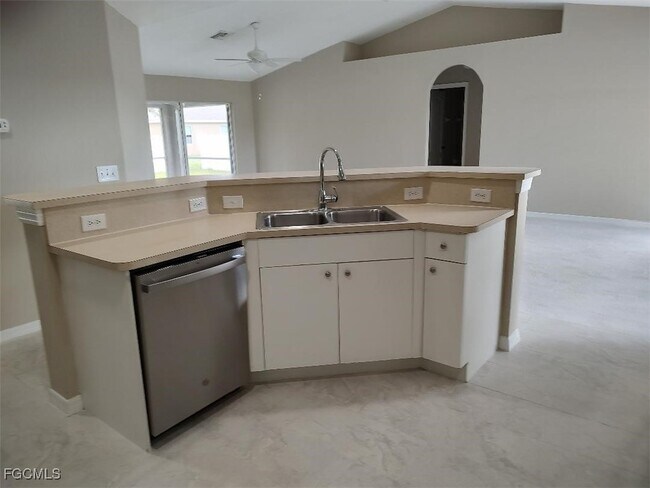 Building Photo - 1719 SW 2nd Pl