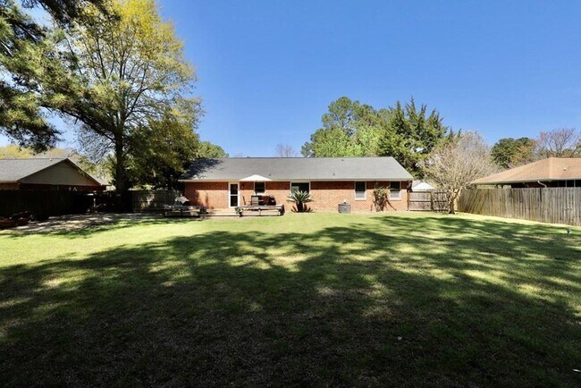 Building Photo - 2415 Edmunds Dr