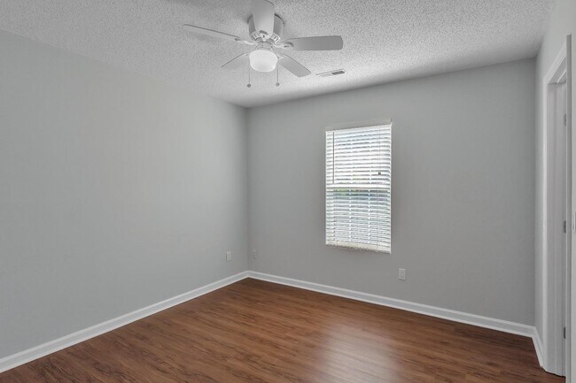 Building Photo - 129 Kingsbridge Dr