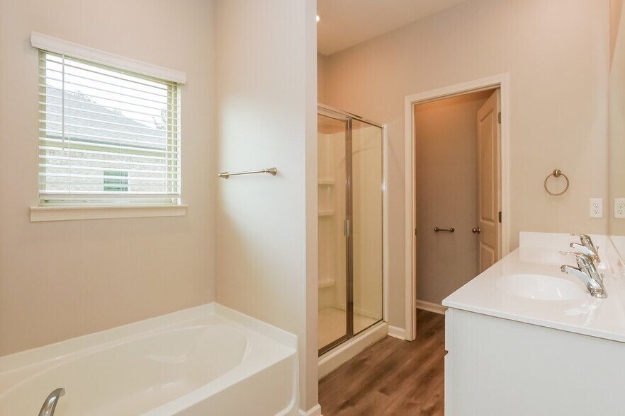 Building Photo - 445 Beau Tisdale Dr