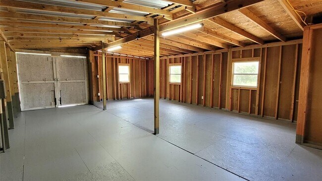 Building Photo - 9420 Greenwood Dr