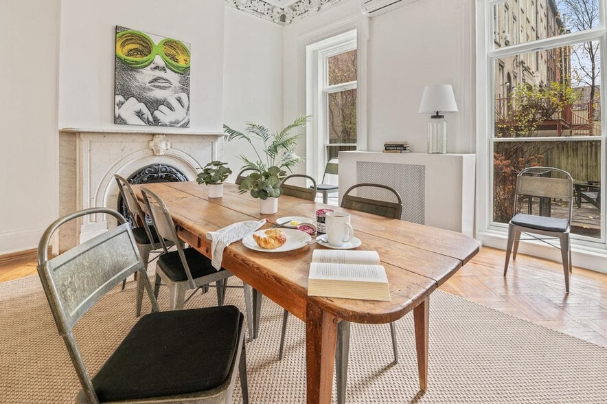 Building Photo - 333 Adelphi St