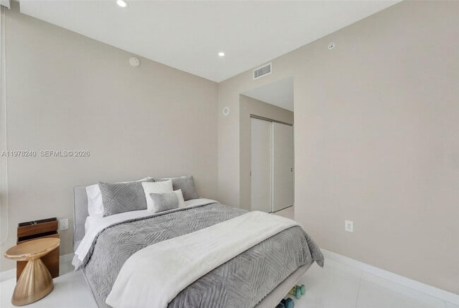 Building Photo - 851 NE 1st Ave