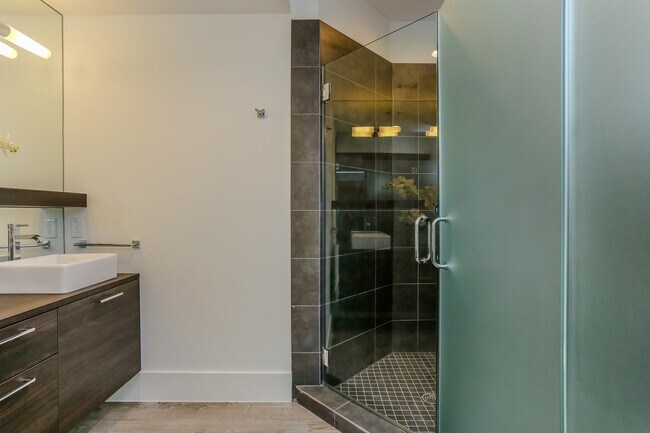 Building Photo - 3404 Saltus St