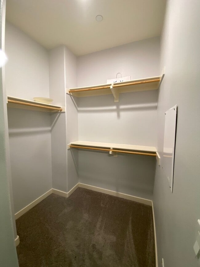 Building Photo - Charming 2-Bed / 2.5-Bath Townhouse in the...