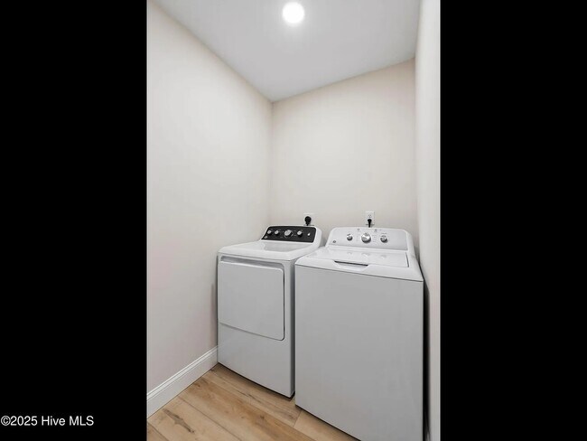 Building Photo - 109 Inlet Ct