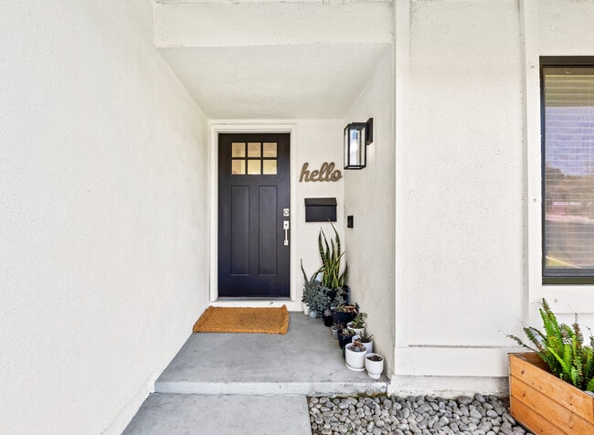 Building Photo - 6522 Farinella Dr