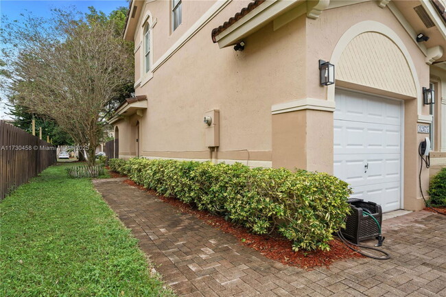 Primary Photo - 12475 SW 124th St