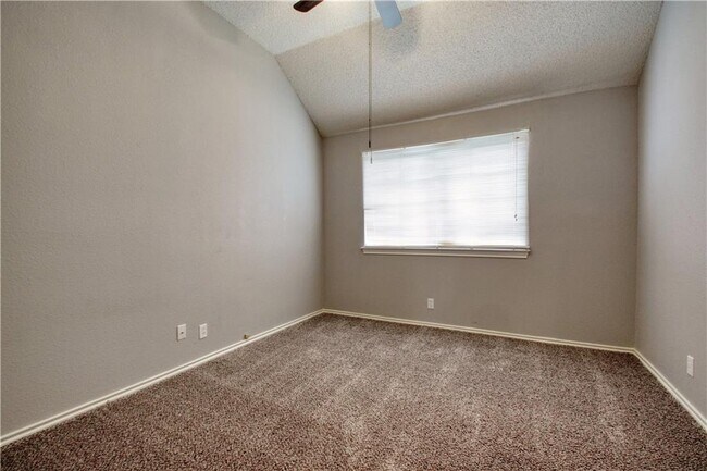 Building Photo - 306 Marigold Ln