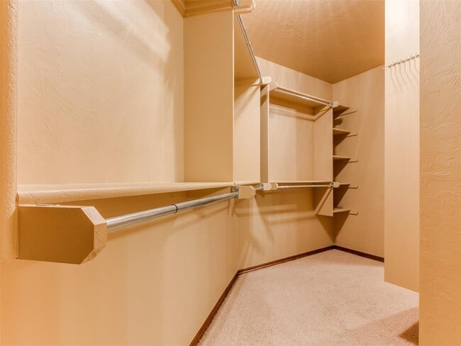 Building Photo - 16616 Hardwood Pl